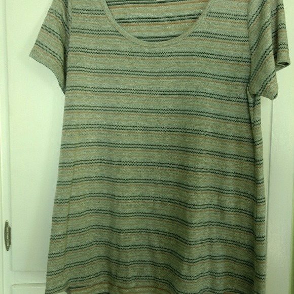 LuLaRoe Tops - Lularoe classic t